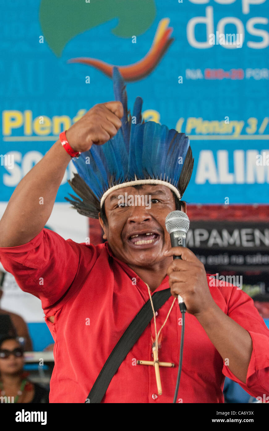 A Guarani leader from Mato Grosso do Sul speaks angrily at the indigenous forum about the plight of his people who have been badly affected by developments financed by BNDES, the Brazilian Development Bank. The People's Summit at the United Nations Conference on Sustainable Development (Rio+20), Rio de Janeiro, Brazil, 18th June 2012. Photo © Sue Cunningham. Stock Photo