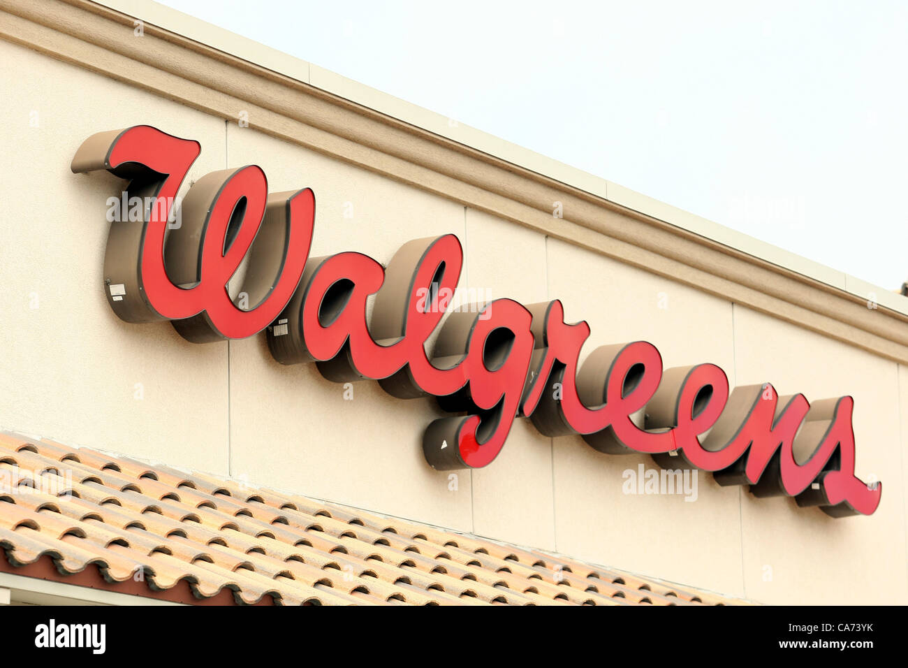 WALGREENS WALGREENS BUYS INTO ALLIANCE BOOTS LOS ANGELES CALIFORNIA USA 19 June 2012 Stock Photo