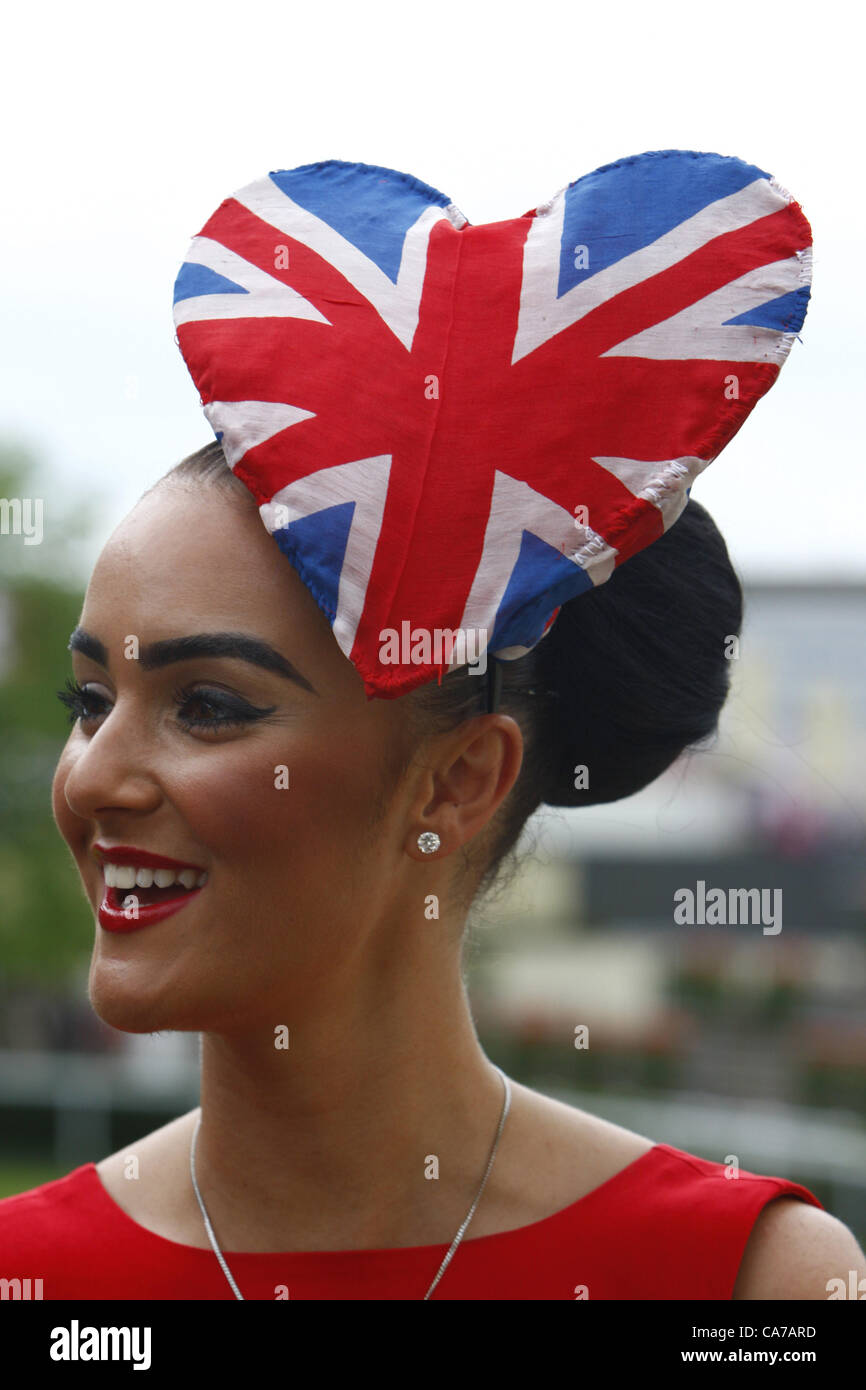 Heart shaped union jack hi-res stock photography and images - Alamy