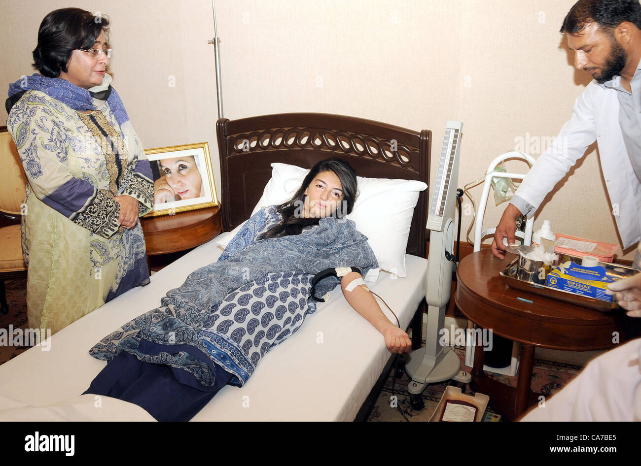 Bakhtawar and asifa bhutto zardari right! excellent Are bakhtawar and asifa bhutto zardari share