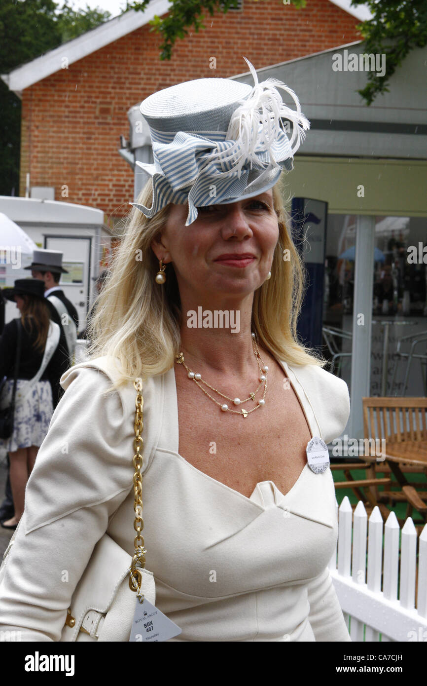 fancy hats worn in england