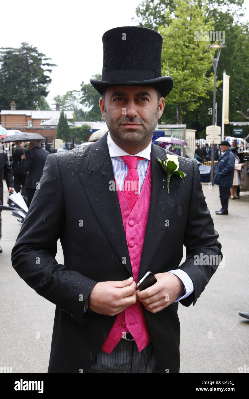 210612 Ascot Windsor England Ladies Day At Ascot Punter In Top