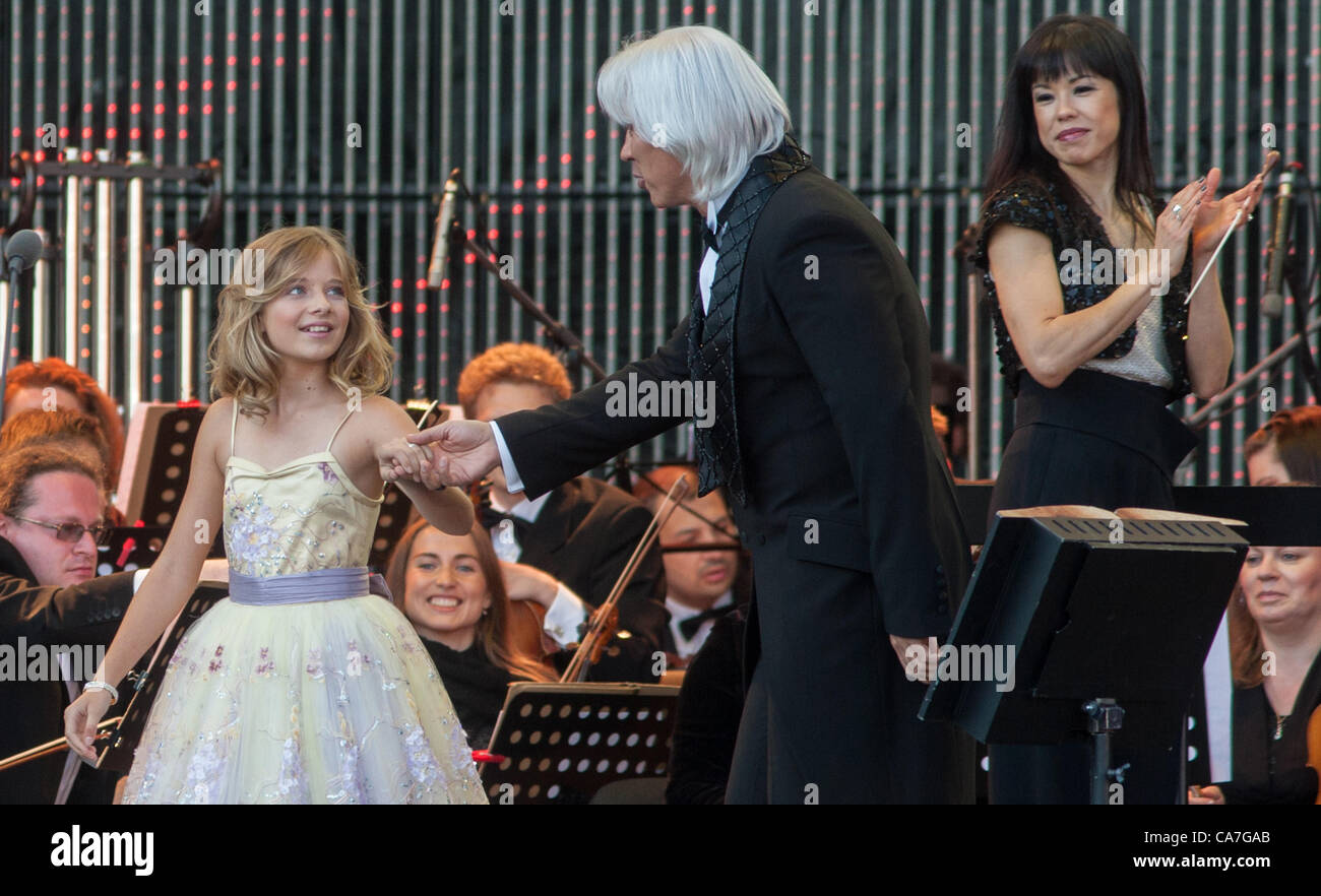 June 20, 2012 - St. Petersburg, Russia - June 20,2012. St.Petersburg,Russia. Pictured: Twelve-year-old singer Jackie Evancho (USA),Russian baritone opera singer Dmitry Hvorostovsky (c)and American conductor Sarah Hicks (r)performing at 'Opera Bouquet' musical project concert in St.Petersburg. (Credit Image: © Mikhail Spitsyn/PhotoXpress/ZUMAPRESS.com) Stock Photo