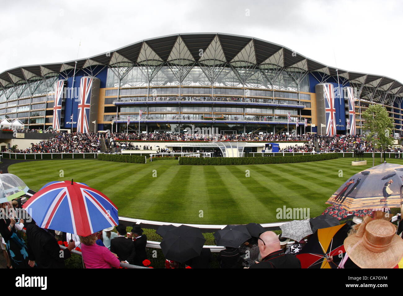 Parade ring ascot hi-res stock photography and images - Alamy