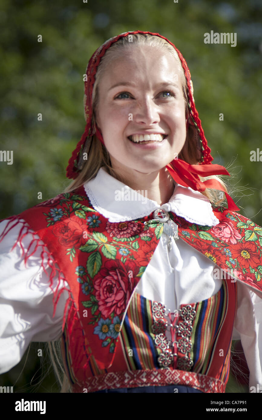 traditional swedish women's clothing