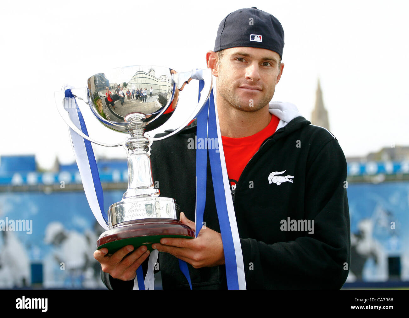 23.06.12 Devonshire Park, Eastbourne, ENGLAND: Andy Roddick (USA) with his ATP Tour title trophy at the AEGON INTERNATIONAL tournament in Eastbourne June 23 2012 Stock Photo