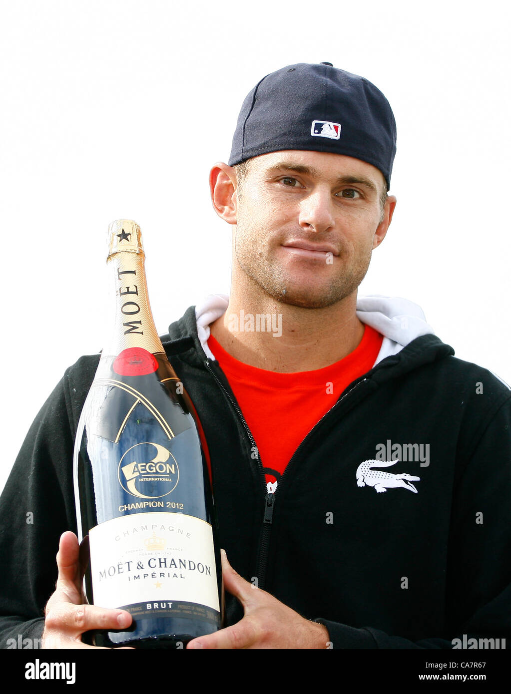 23.06.12 Devonshire Park, Eastbourne, ENGLAND: Andy Roddick (USA) with his ATP Tour title trophy at the AEGON INTERNATIONAL tournament in Eastbourne June 23 2012 Stock Photo