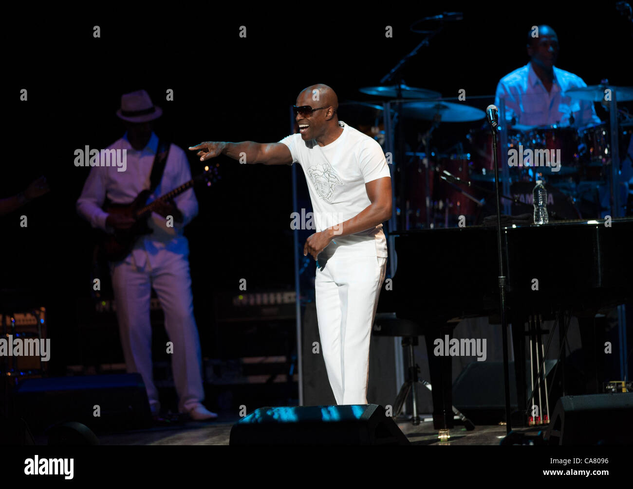 Kem R&b Singer Kem block hi-res stock photography and images - Alamy
