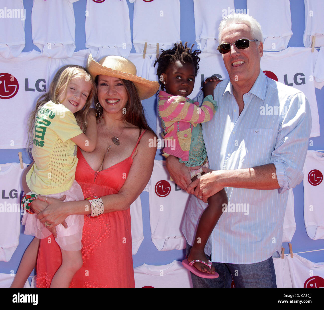 June 23, 2012 - Beverly Hills, California, U.S. - JOELY FISHER & FAMILY arrives for the LG's '20 Magic Minutes, A Family Celebration' at a private home. (Credit Image: © Lisa O'Connor/ZUMAPRESS.com) Stock Photo