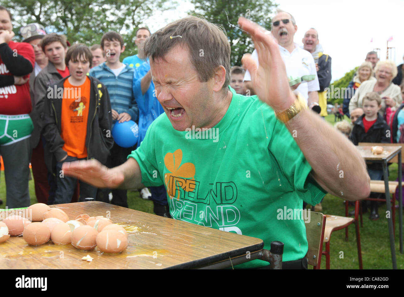 Egg throwing hires stock photography and images Alamy
