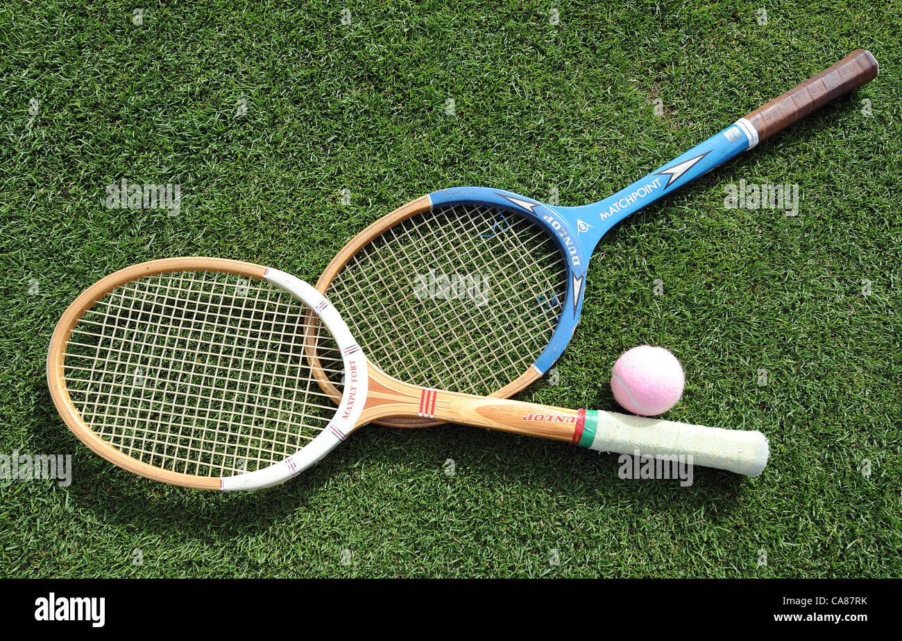 Tennis raquet hi-res stock photography and images - Alamy