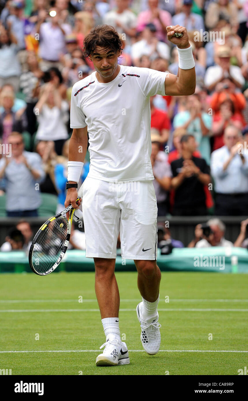 RAFAEL NADAL CELEBRATES WIN SPAIN THE ALL ENGLAND TENNIS CLUB WIMBLEDON  LONDON ENGLAND 26 June 2012 Stock Photo - Alamy