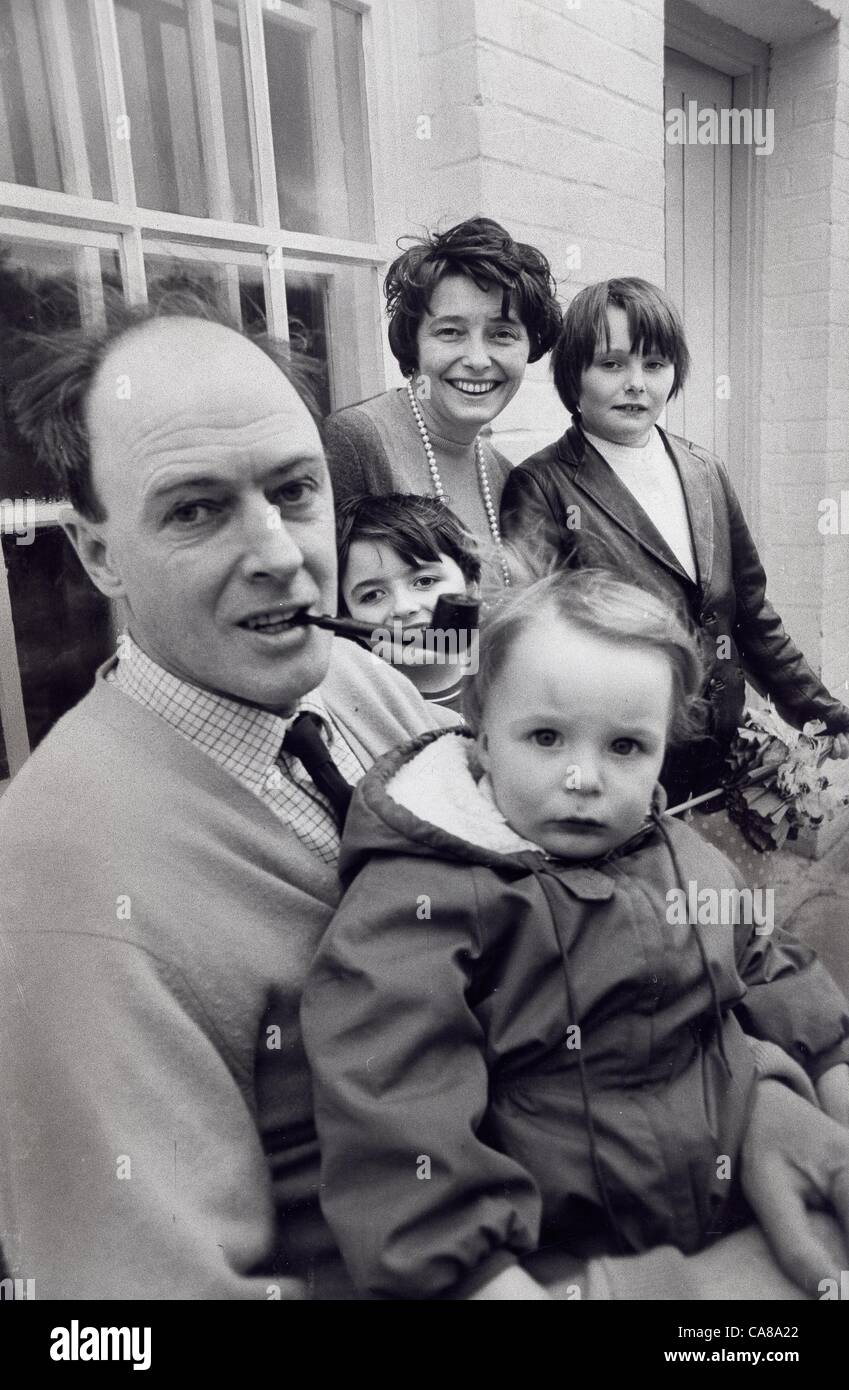 roald-dahl-hi-res-stock-photography-and-images-alamy
