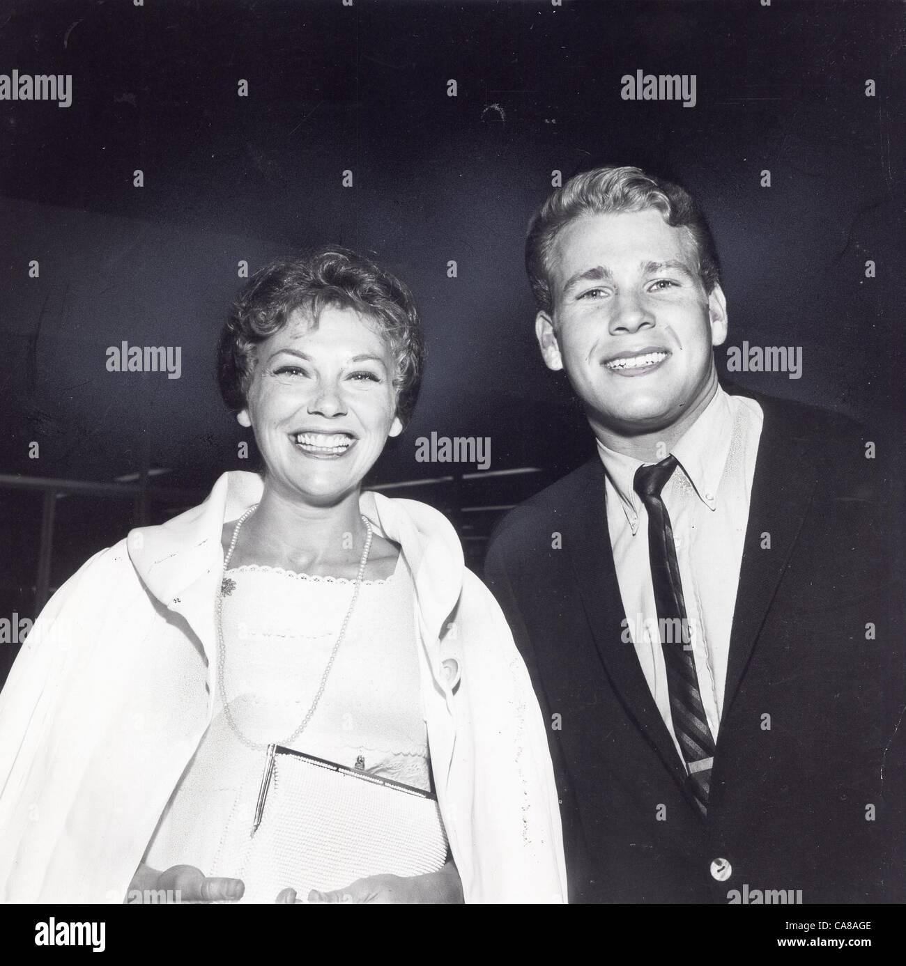 RYAN O'NEAL with wife Joanna Moore at Ice Fallies.Supplied by   Photos inc.(Credit Image: Â© Supplied By Globe Photos Inc/Globe Photos/ZUMAPRESS.com) Stock Photo