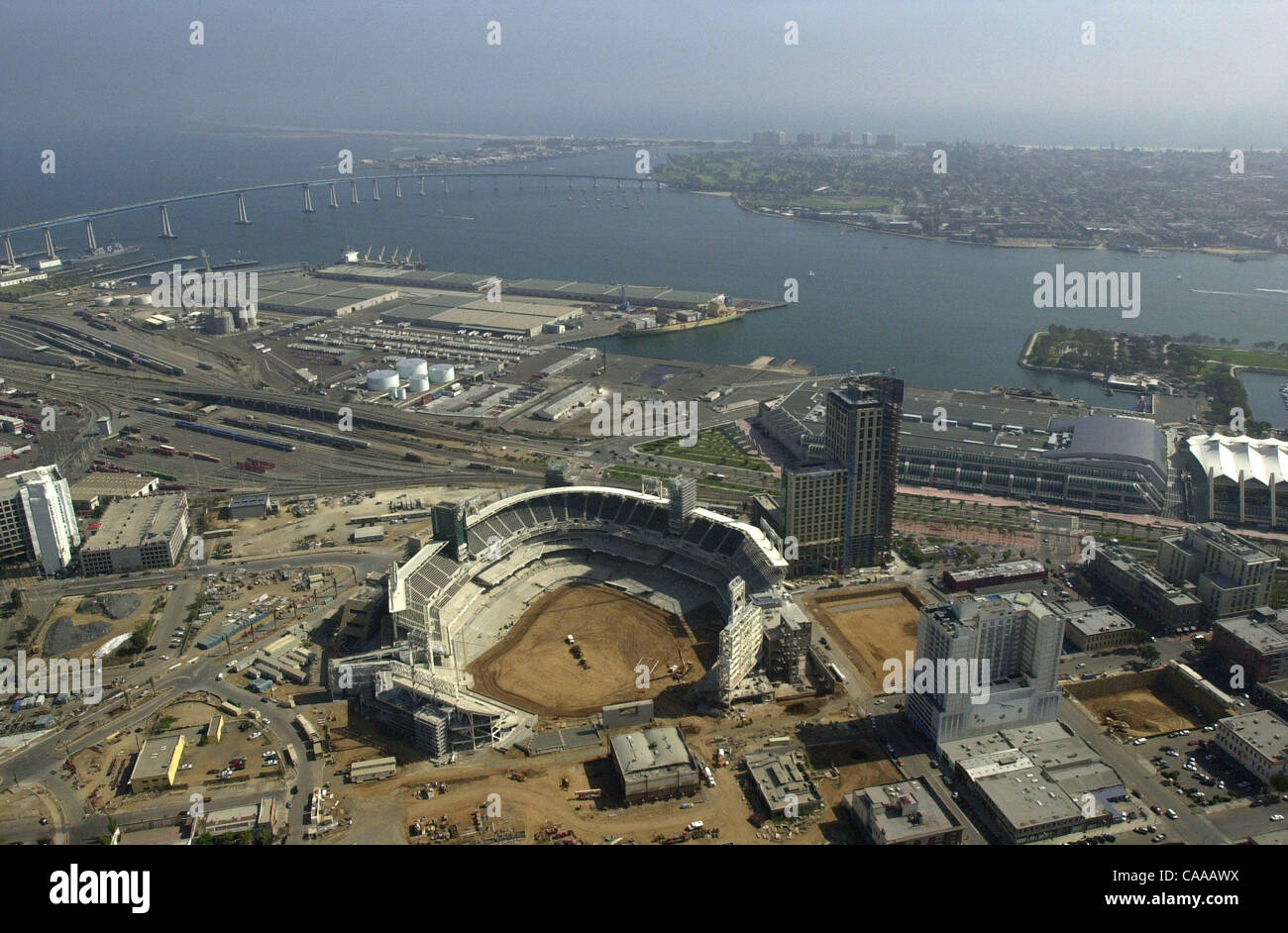 (published 08/14/2003, D-1; Signon Weekly Gallery: 08/18/2003) Aerial of Petco Park, the downtown ballpark Stock Photo