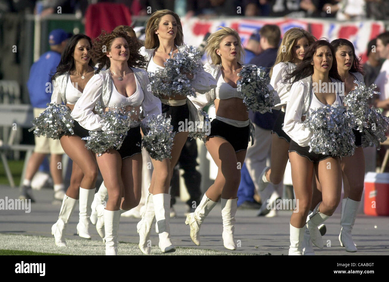 Oakland raiders cheerleaders hi-res stock photography and images - Alamy