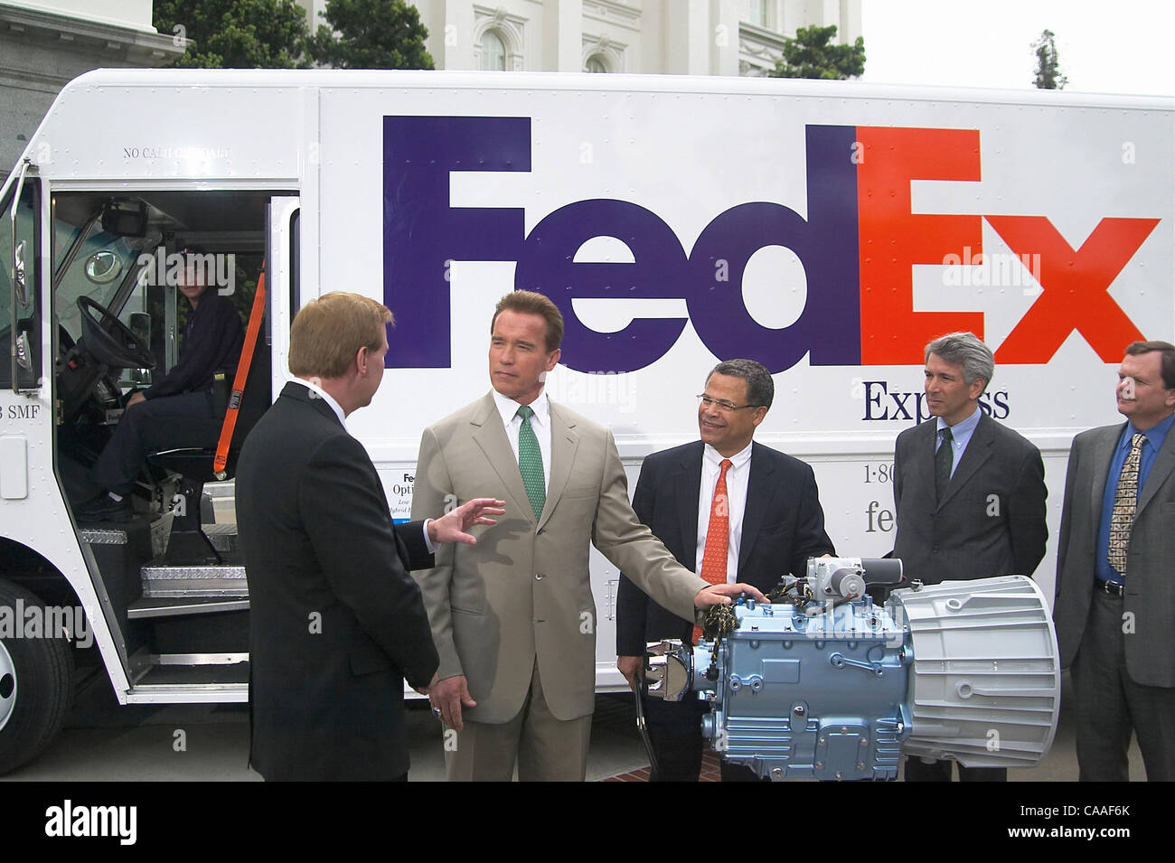 Mar 31, 2003; Sacramento, CA, USA; Environmental Defense, FedEx Express, and Eaton Corporation unveil new hybrid delivery trucks that emit 90% fewer emissions and go 50% further on a gallon of gas. (L to R: FedEx President and CEO David Bronczek, California Governor Arnold Schwarzenegger, Jim Sweetn Stock Photo