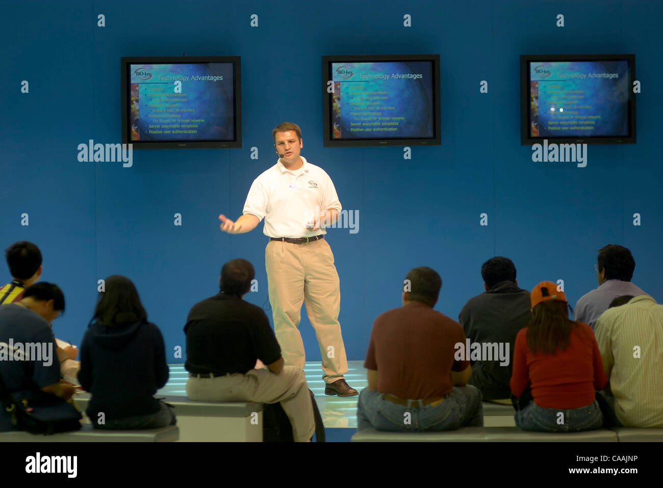 2003 computers hi-res stock photography and images - Alamy