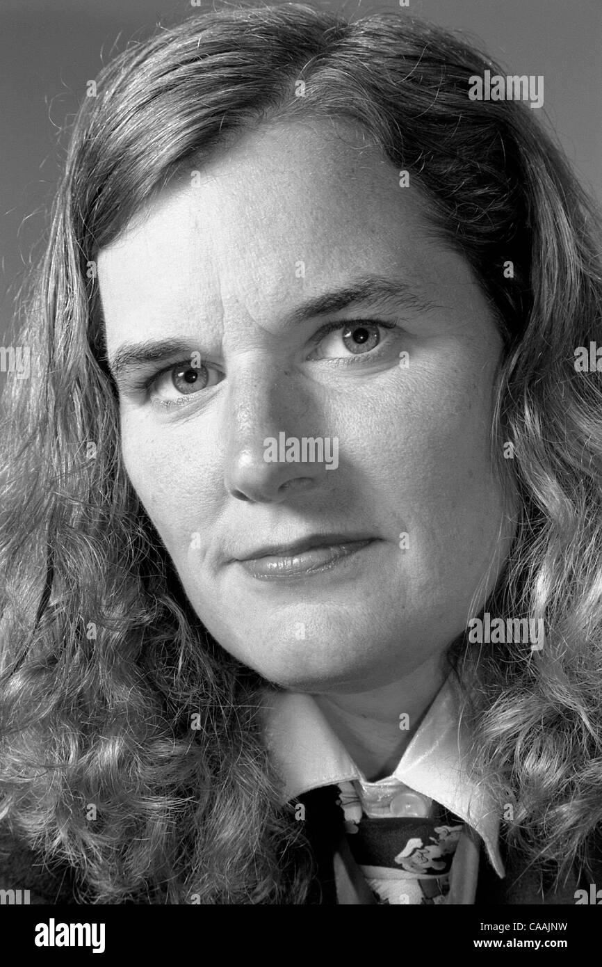 Sep 01, 2003 - Miami, FL, USA - PAULA POUNDSTONE ,born December 29, 1959 in Huntsville, Alabama, is an American stand-up comic. She is known for her quiet, self-deprecating style, political observations, and her trademark suit and tie outfit. Pictured in South Florida in September of 2003. (Credit I Stock Photo