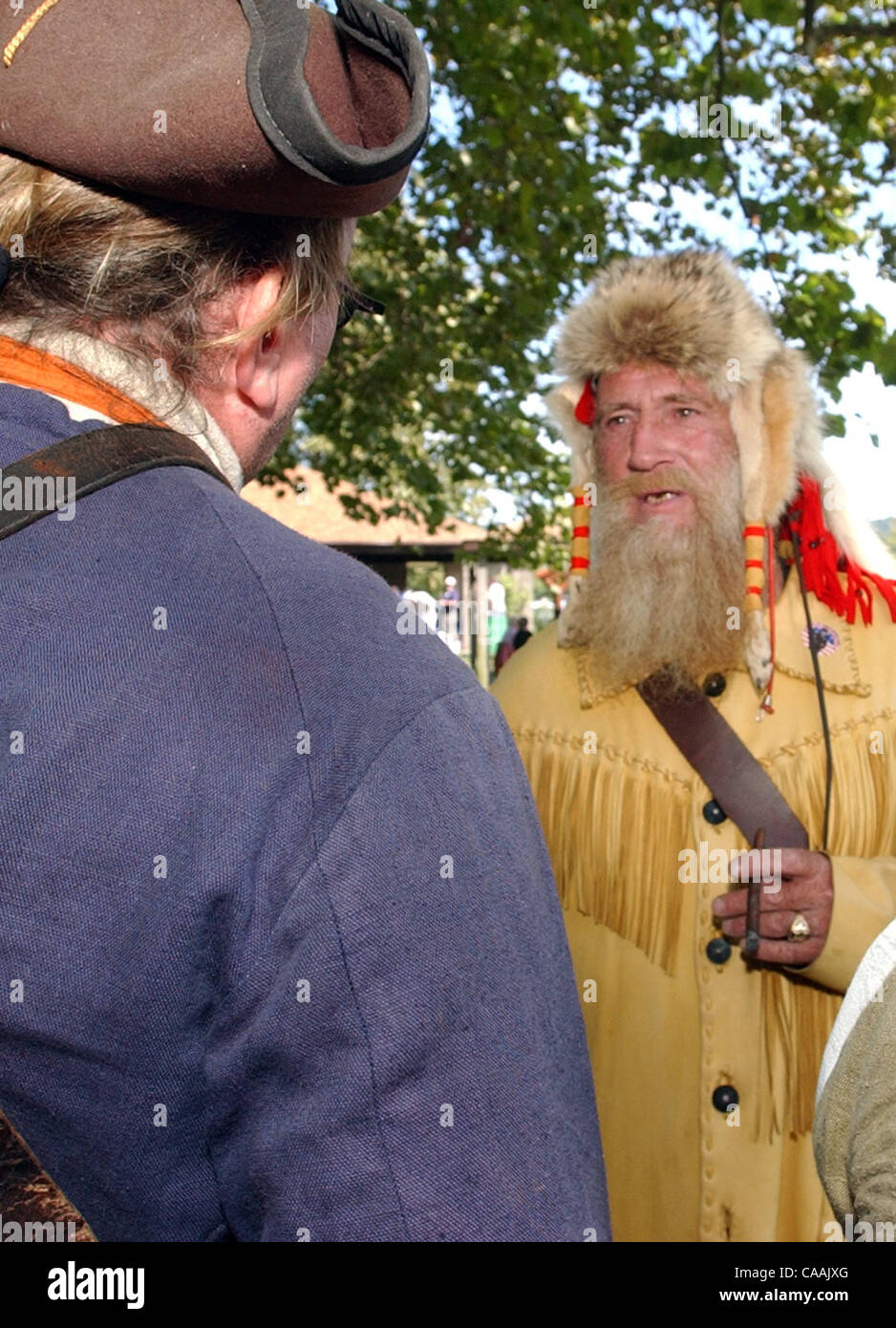 Sep 06, 2003 - Covington, Kentucky, USA - Pioneer Days celebrated 'The Pioneer Political Soap Box' at Pioneer Park on KY 17.  BAILEY PETTY of Walton KY, costumed as Simon Kenton, talks with WAYNE MILTON, of Erlanger, who is dressed as Kentucky pioneer William Poage, complete with a 1700's tri-corner Stock Photo