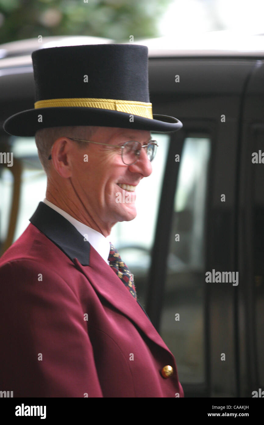 Sep 25 2003 London Uk Doorman At The Ritz Hotel Greets Guests