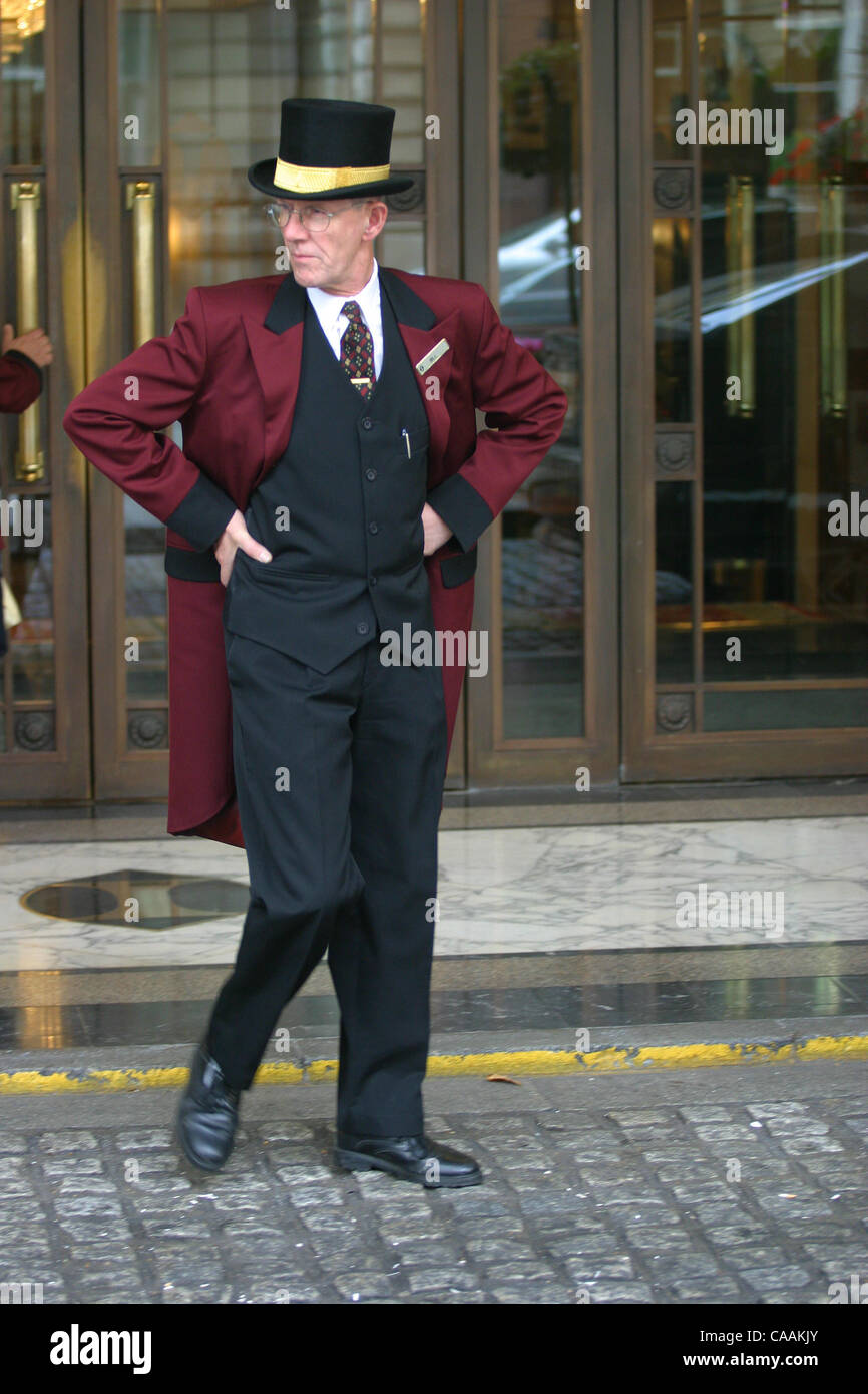 Sep 25 2003 London Uk Doorman At The Ritz Hotel Greets Guests