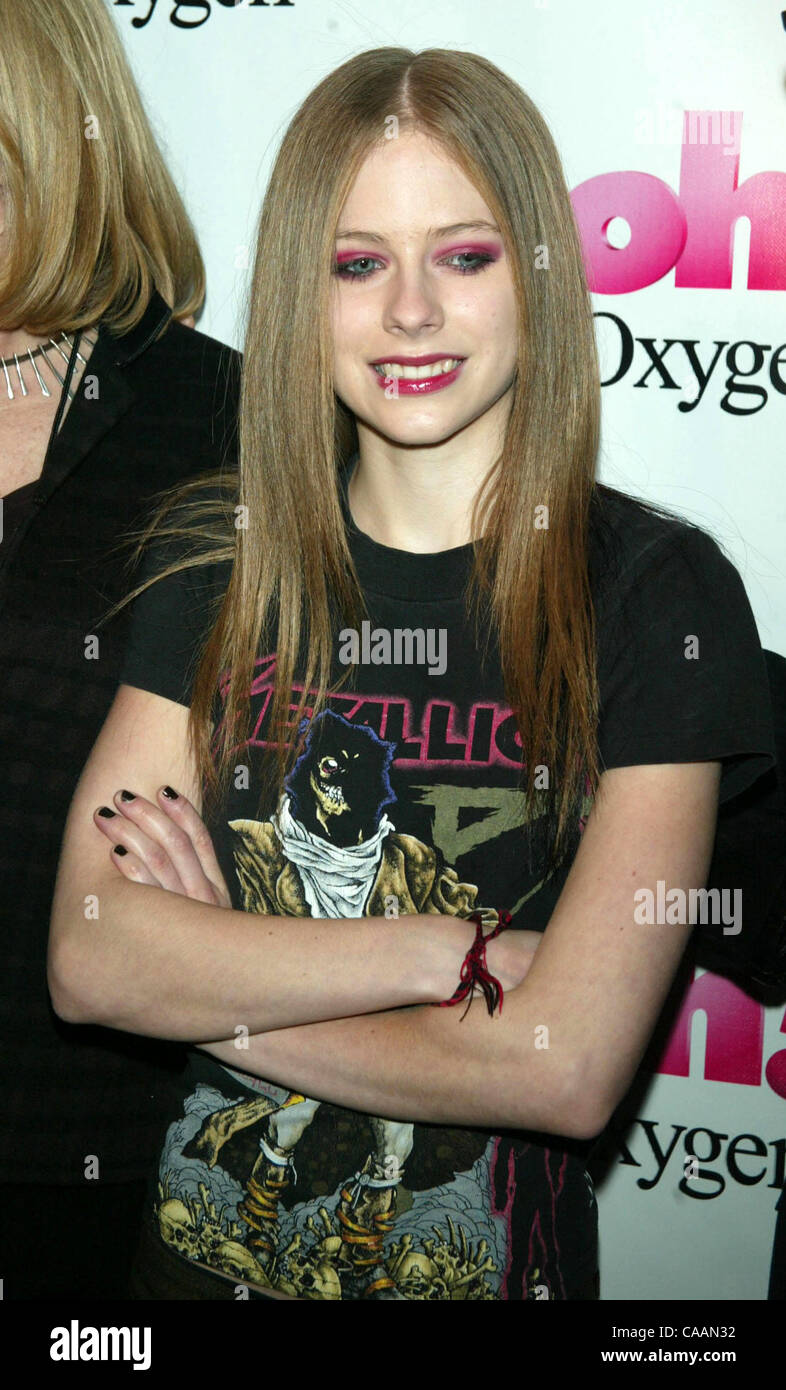 Avril lavigne 2003 hi-res stock photography and images - Alamy