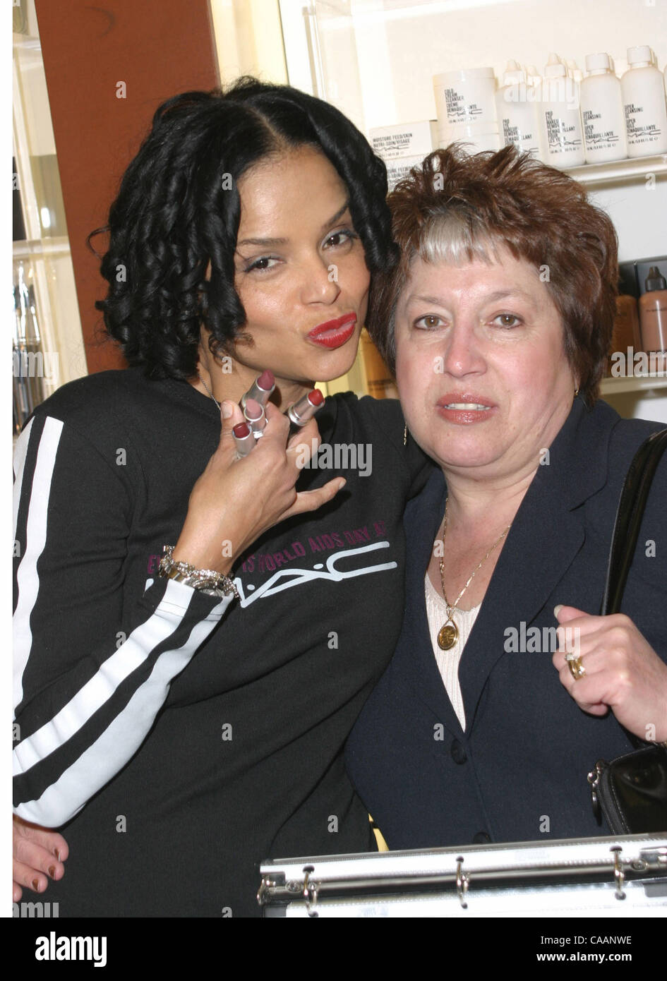 Dec 03, 2003; Hollywood, CA, USA; EXCLUSIVE!! Actress VICTORIA ROWELL takes part  in M.A.C. Aids Fund & Viva Glam products on World Aids Day at MAC Cosmetics Store at the Hollywood & Highlands. Fans stop by the MAC store to meet celebrity guests who autographed photos & helped raise money for the Ai Stock Photo