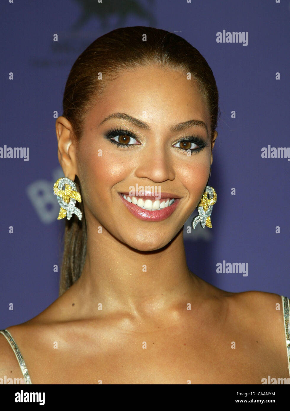 2003 billboard music awards hi-res stock photography and images - Alamy