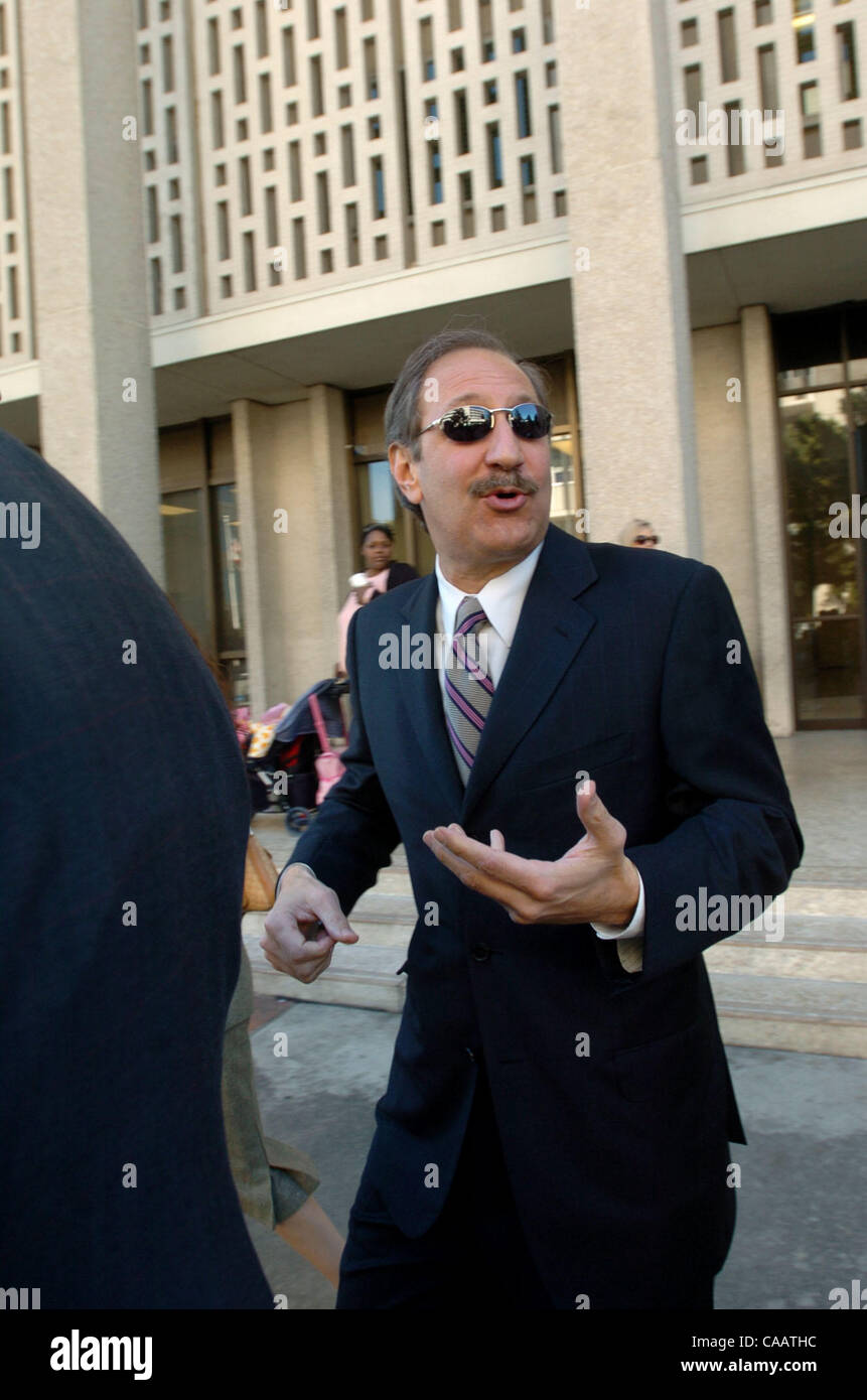 Scott Peterson's defense attorney Mark Geragos (cq) leaves the San Mateo County Courthouse in Redwood City, Calif. on Monday, February 9, 2004. A date for the start of the trial as well as other pre-trial issues are due to be discussed on this court day. Peterson is accused of killing wife, Laci, an Stock Photo