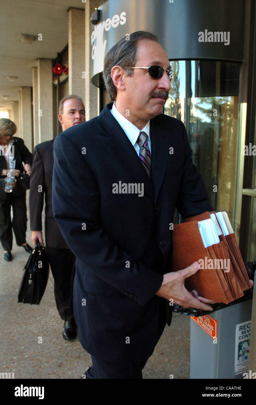 Scott Peterson's defense attorney Mark Geragos (cq) enters the San Mateo County Courthouse in Redwood City, Calif. on Monday, February 9, 2004. A date for the start of the trial as well as other pre-trial issues are due to be discussed on this court day. Peterson is accused of killing wife, Laci, an Stock Photo