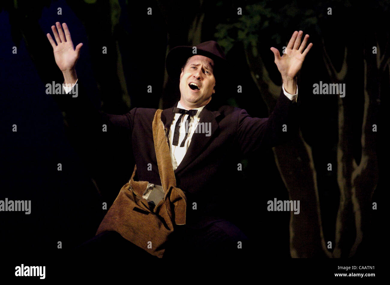 Brian Noonan who plays 'The Preacher'in scene, on the road to Creasap's Landing singing 'The Loard Will Provide', Saturday night Sept. 25, 2004 at the Willows Theatre in Concord Calif.(DAN ROSENSTRAUCH/CONTRA COSTA TIMES) Stock Photo