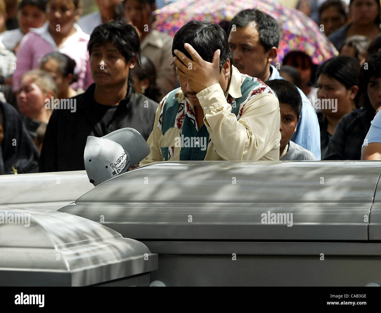 Apr 16, 2004; Valle de Santiago, MEXICO; JOSE GARCIA FLORES weeps over the caskets containing his father, Jose Garcia Rico, brother Juan Garcia Flores and nephew Jose Carlos Juarez Garcia in the cemetery in San Jeronimo, Mexico Saturday afternoon. The three men, killed in crash on I-95 in Fort Pierc Stock Photo