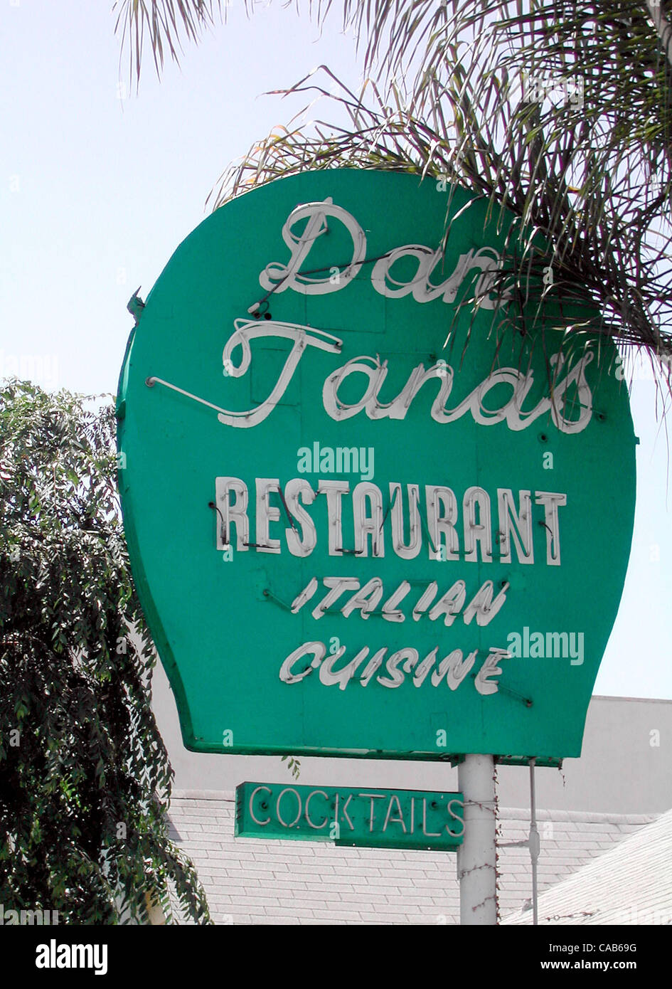 May 08, 2004; Los Angeles, CA, USA; Dan Tana's is something of a local landmark. Located just two doors down from the famous Troubadour nightclub, this old-fashioned, checkered-tablecloth Italian restaurant in West Hollywood been open for business for thirty years, and is a favorite hangout for the  Stock Photo