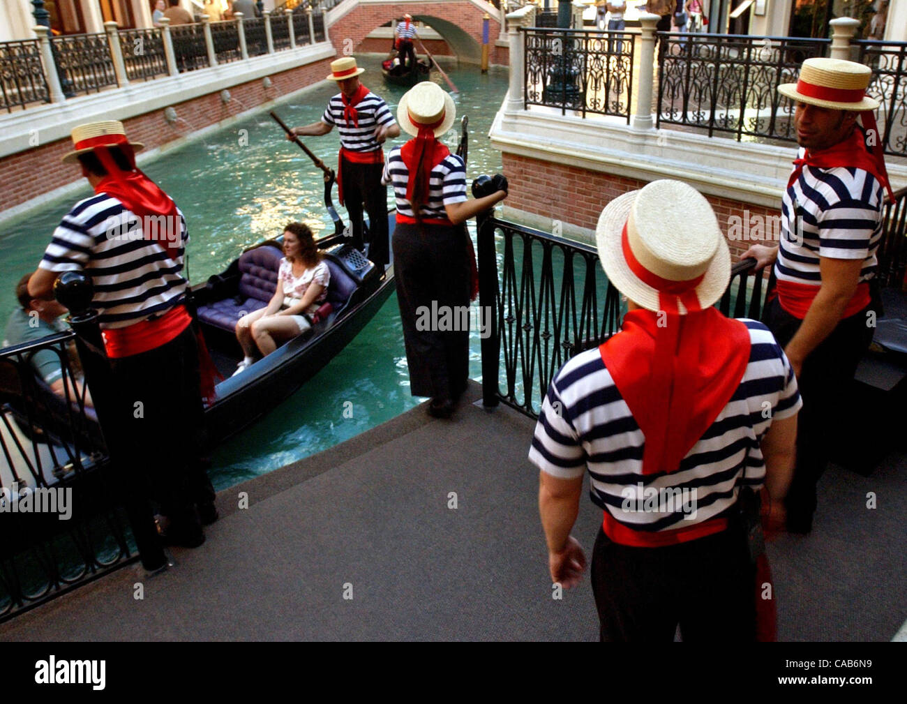 Gondoliers venetian hotel las vegas hi-res stock photography and images