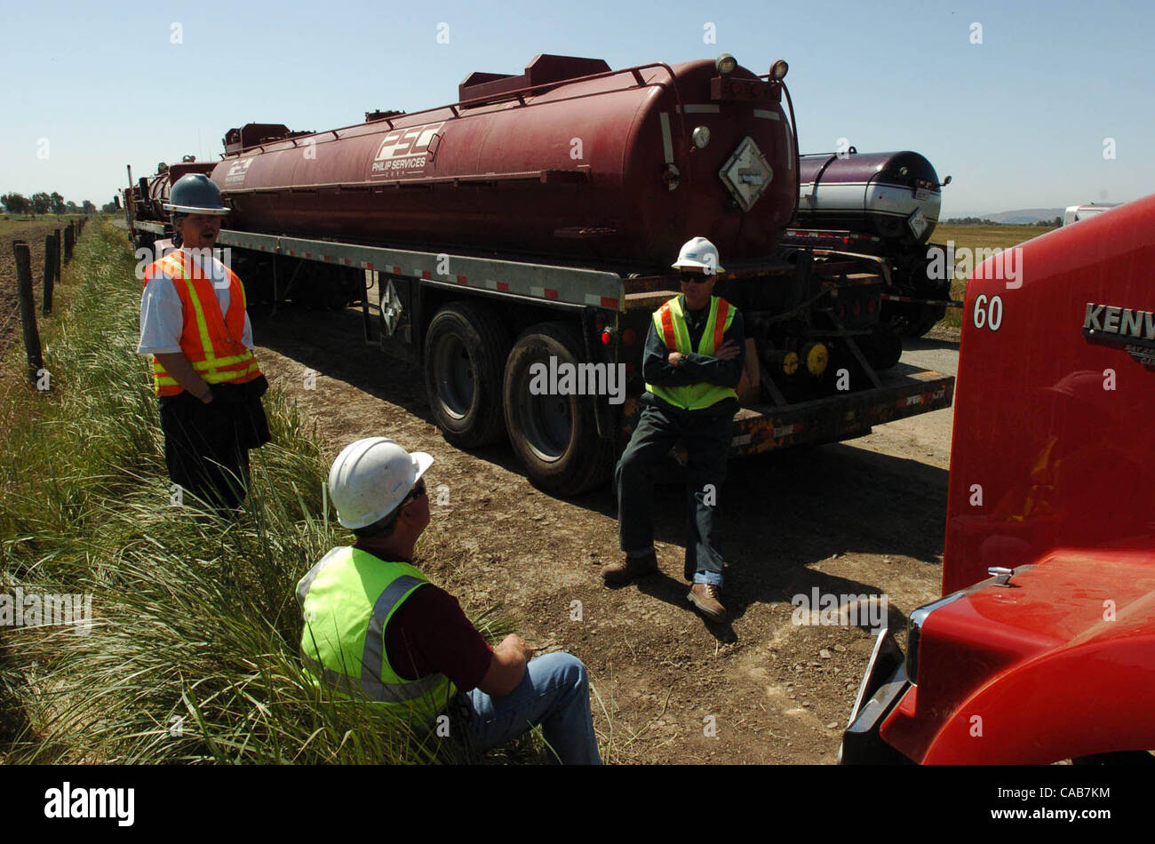 Truckdrivers continue waiting Friday April 30, 2004 with empty rigs ...