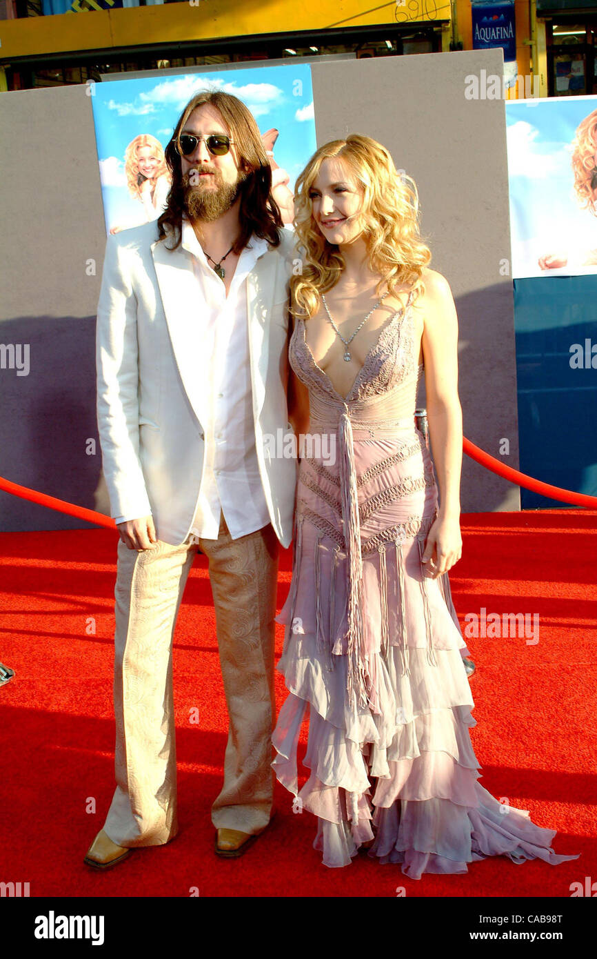 May 27, 2004 - Hollywood, California, USA - Kate Hudson and husband Chris Robinson at Raising Helen Premiere. Stock Photo