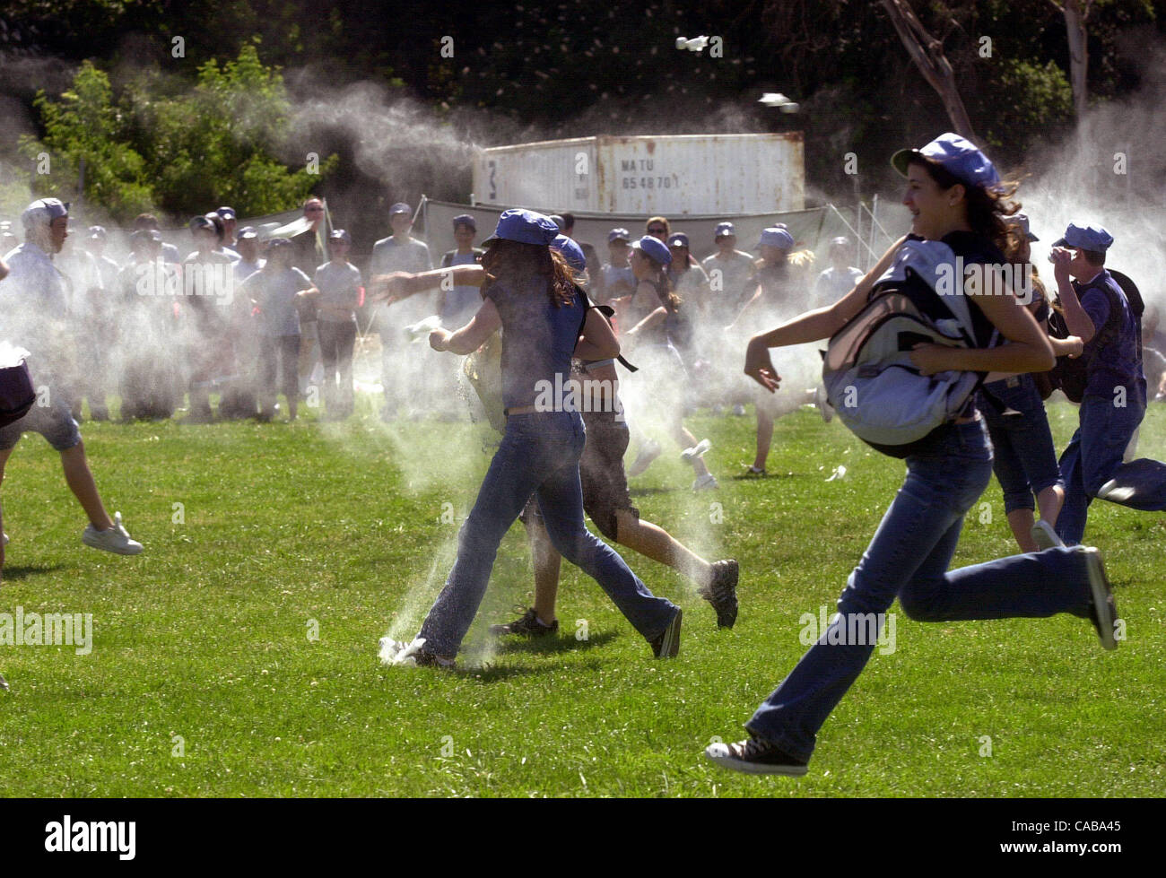 Walnut Creek Intermediate eighth graders participate in a re-enactment of the Civil War at the school in Walnut Creek, Calif. on Friday, May 14, 2004.  The students are using balls of flour for ammunition.  (Contra Costa Newspapers/Tue Nam Ton) Stock Photo