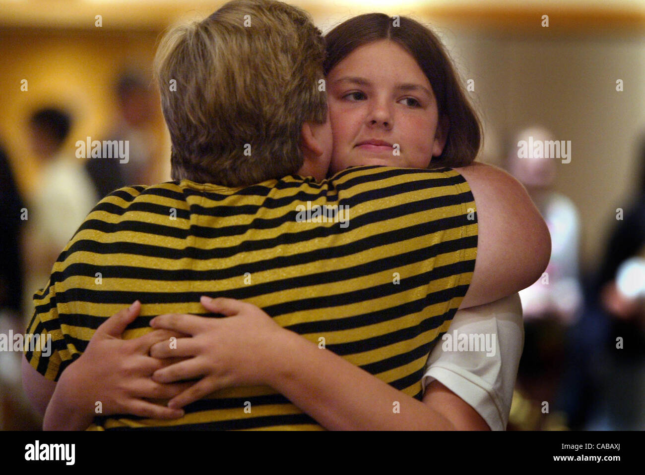 060304 fea bee--Washington D.C.--Katie Brown ,12, of Stuart , gets a hug from her mom Terri Brown before the start of  the fifth round of the 77th Annual Scripps National Spelling Bee. , . Staff photo by Greg Lovett Stock Photo