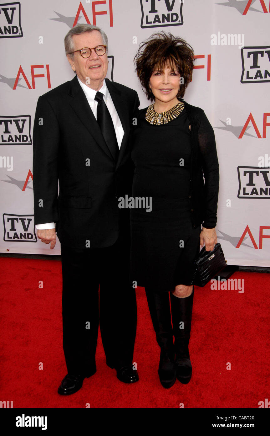 June 10, 2010 - Hollywood, California, U.S. - Robert Daly and Carol Bayer Sager during the AFI Life Achievement Award Honoring Mike Nichols, held at Sony Studios, on June 10, 2010, in Culver City, California.. 2010.K65159MGE(Credit Image: Â© Michael Germana/Globe Photos/ZUMApress.com) Stock Photo