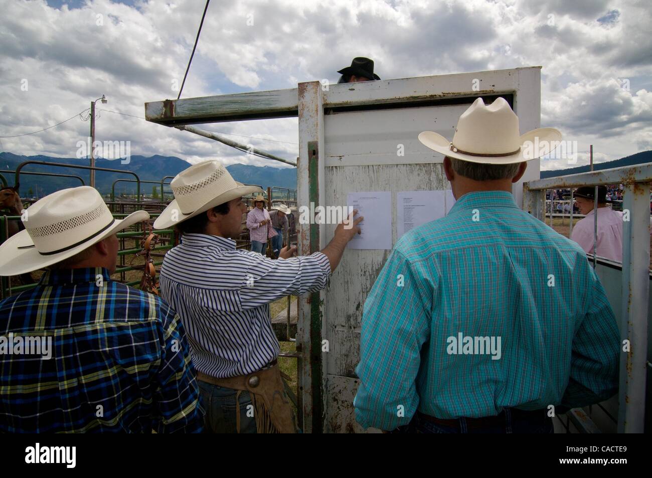 Jul 04, 2010 Arlee, Montana, U.S. Contestants check the rodeo ride