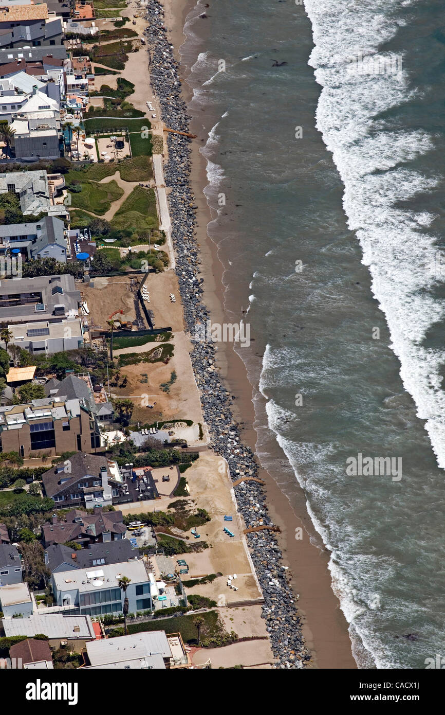 Jul 07, 2010 - Malibu, California, U.S. - Beach erosion is causing Malibu  estate's to lose their sand. Aerial view. (Credit Image: © Mark  Holtzman/ZUMApress.com Stock Photo - Alamy