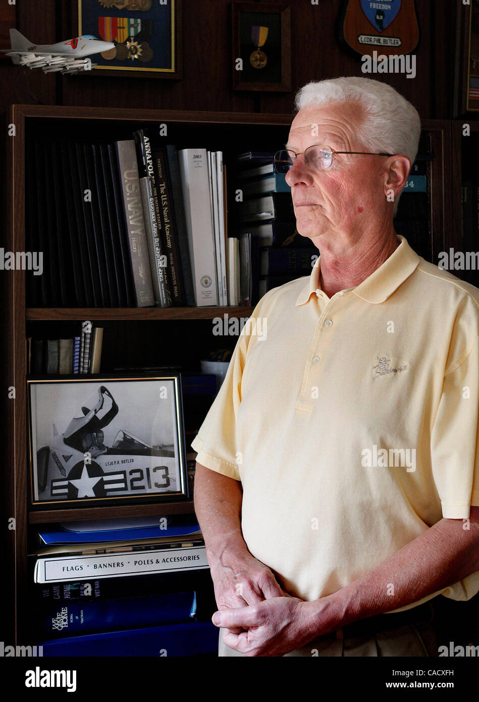 Confinement experiences hi-res stock photography and images - Alamy