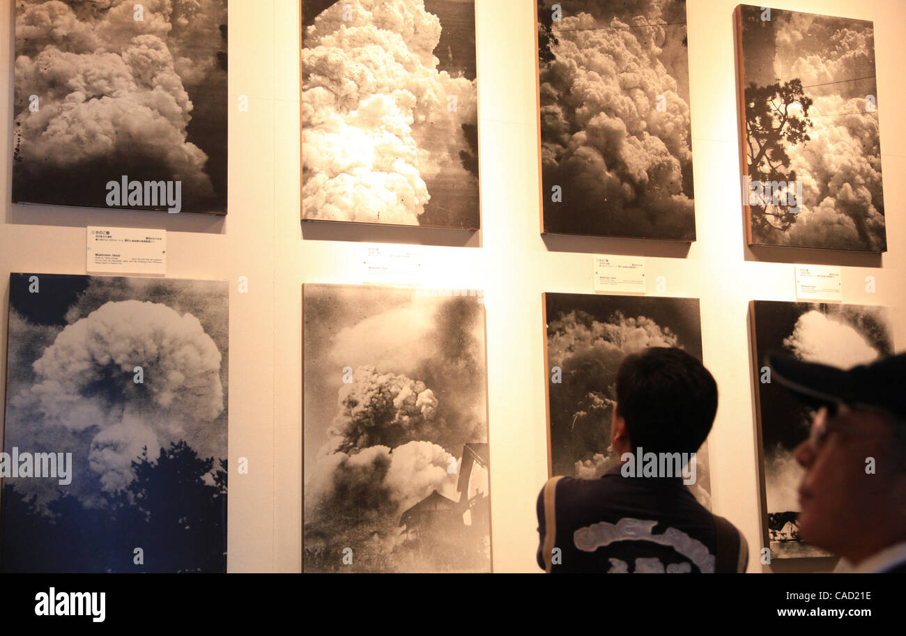 Atomic bomb mushroom hiroshima hi-res stock photography and images - Alamy