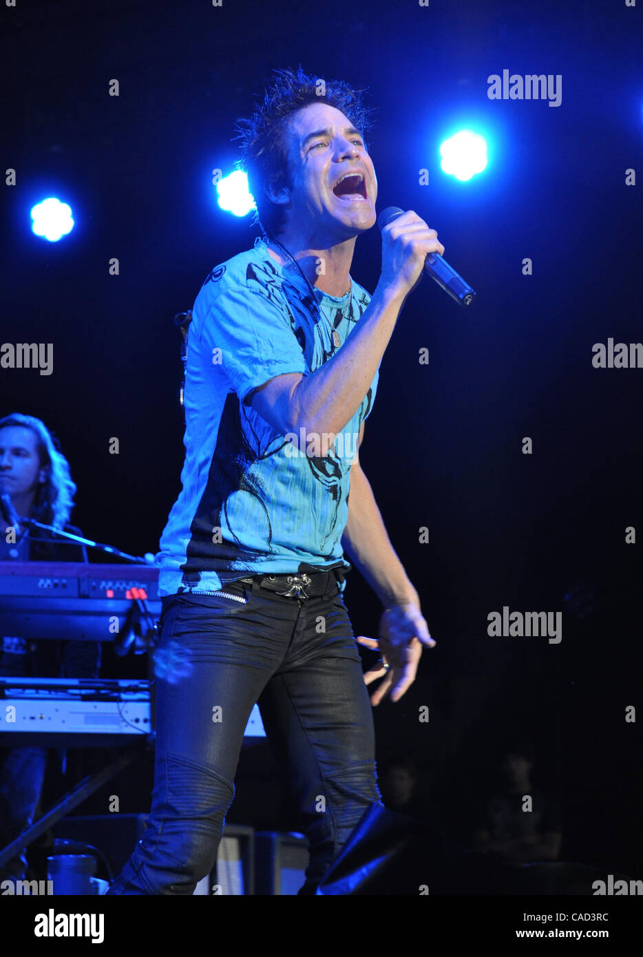 Pat monahan train singer hi-res stock photography and images - Alamy