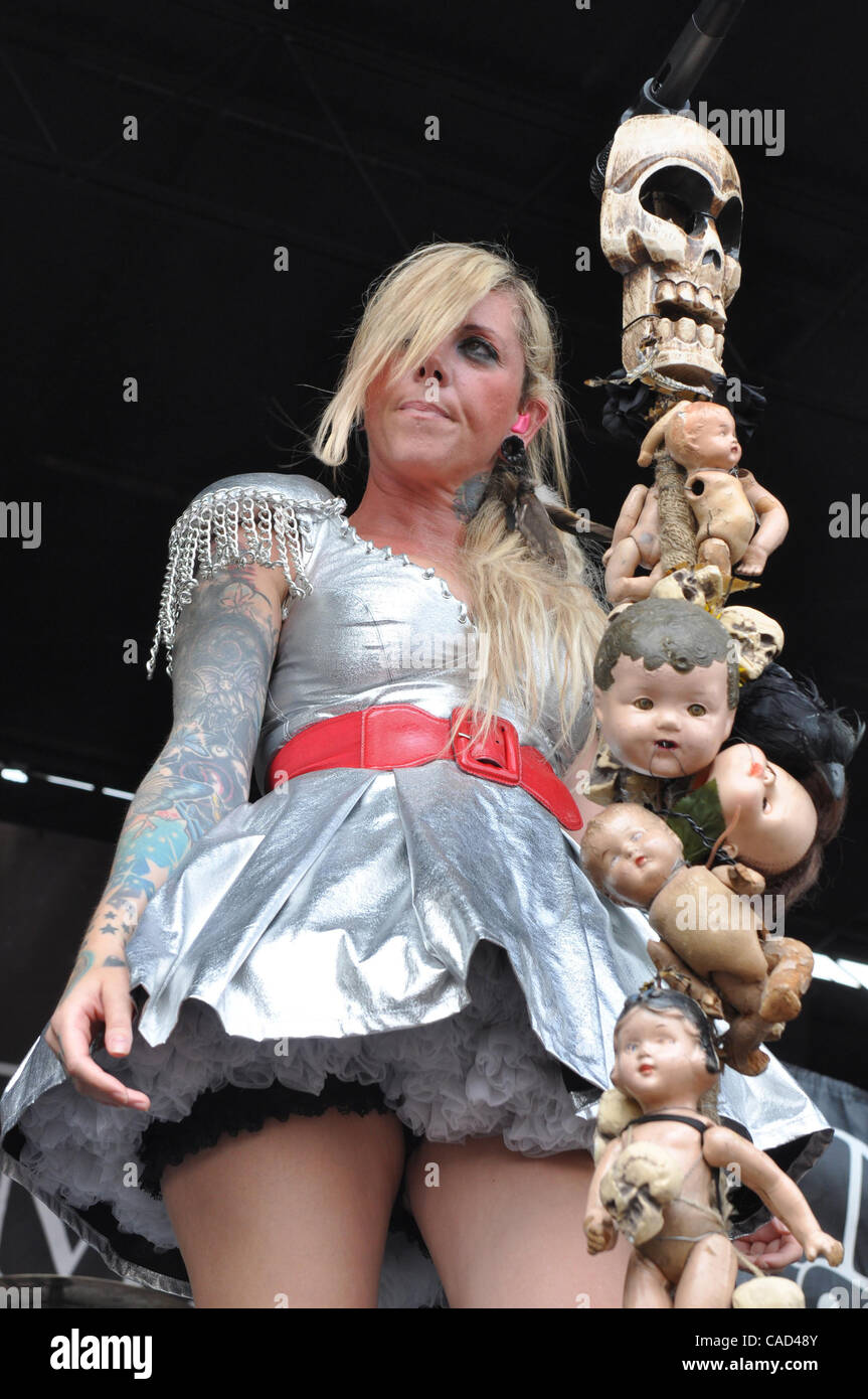 Aug 3 10 Raleigh North Carolina Usa Singer Maria Brink And The Stock Photo Alamy Aug 3 10 Raleigh North Carolina Usa Singer Maria Brink And The Stock Photo Alamy