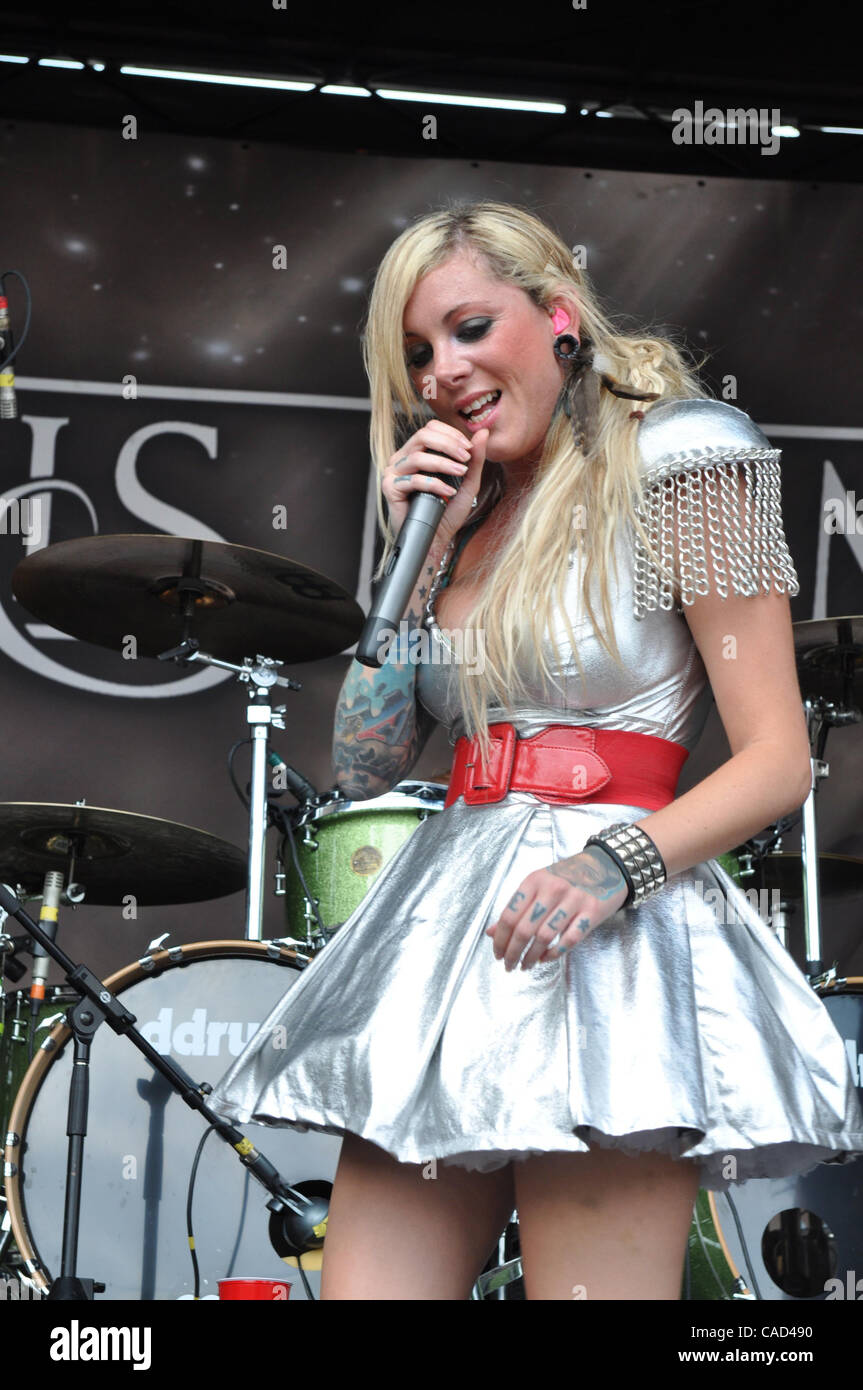 Pics lead moment singer this in Pics lead moment singer this in