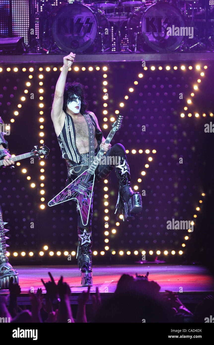 Jiffy lube hires stock photography and images Alamy