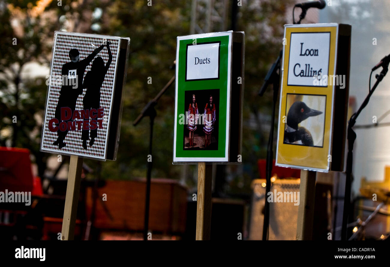 Sept 25 2010 Saint Paul Minnesota Usa Signs At The Street