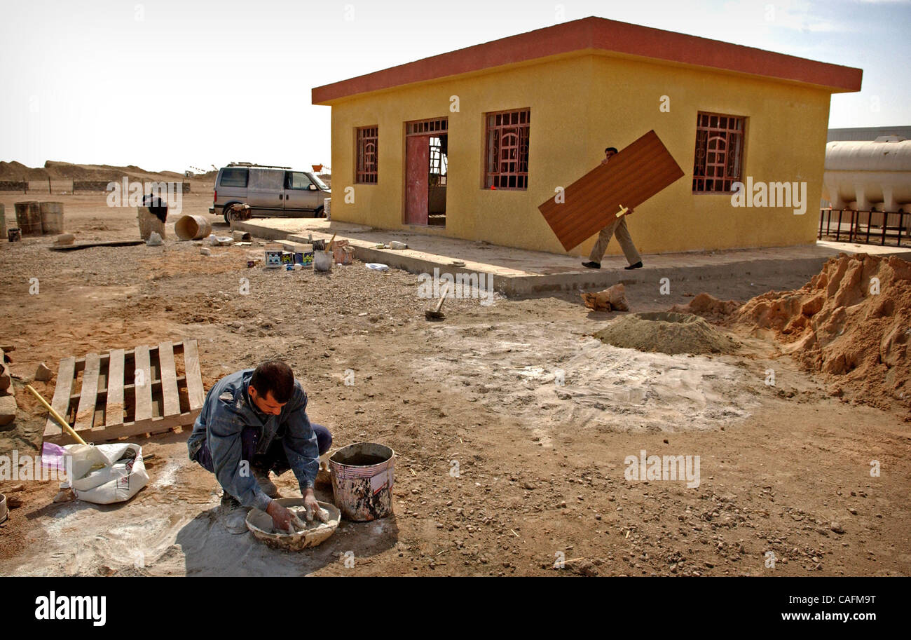 Iraqi construction workers hi-res stock photography and images - Alamy